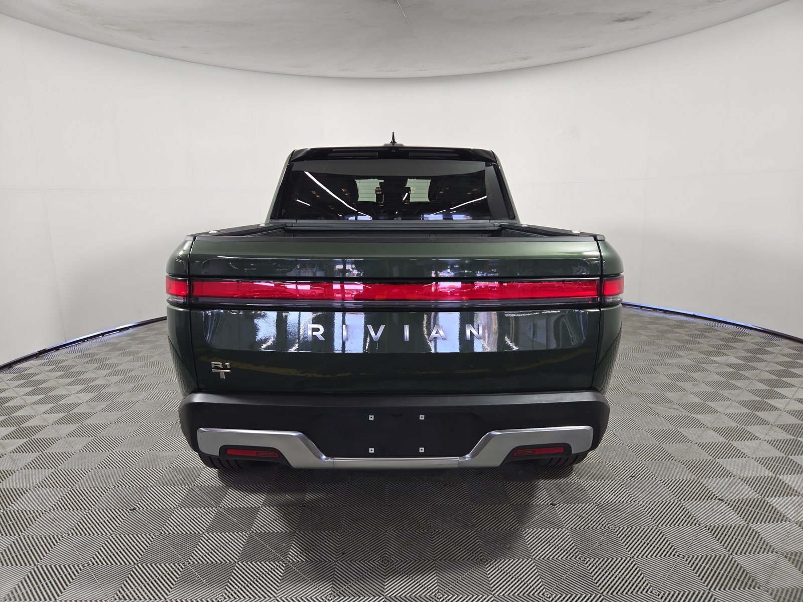 Used 2024 Rivian R1T Adventure Dual AWD/4WD image 4
