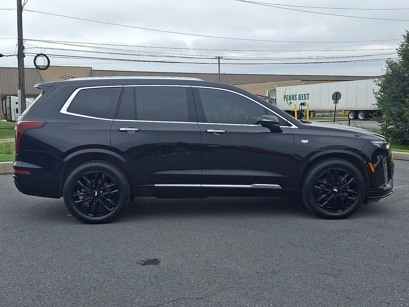 Used 2022 Cadillac XT6 Premium Luxury w/ LPO, Floor Liner Package AWD/4WD image 7