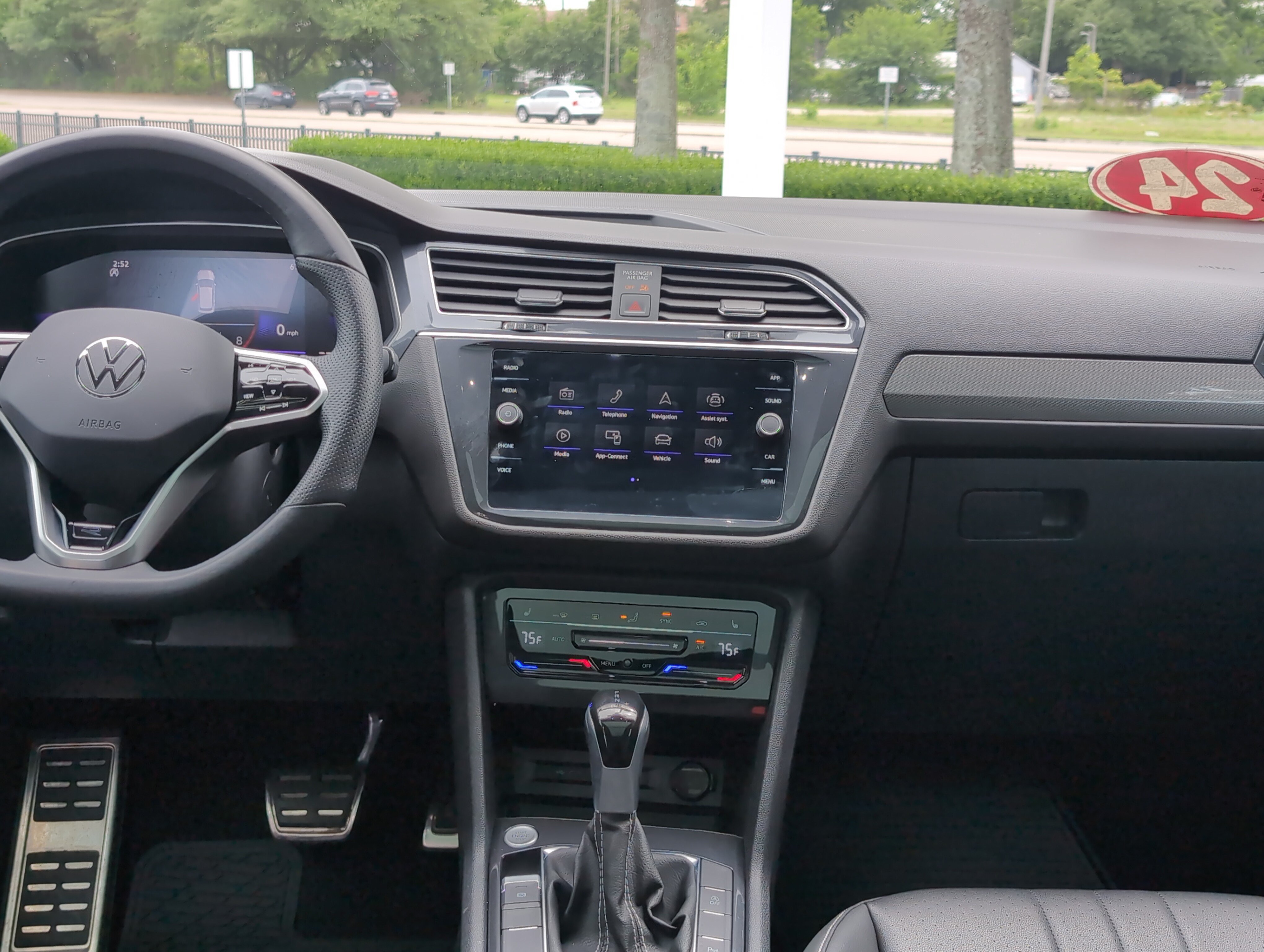 Used 2024 Volkswagen Tiguan SE R-Line FWD image 28