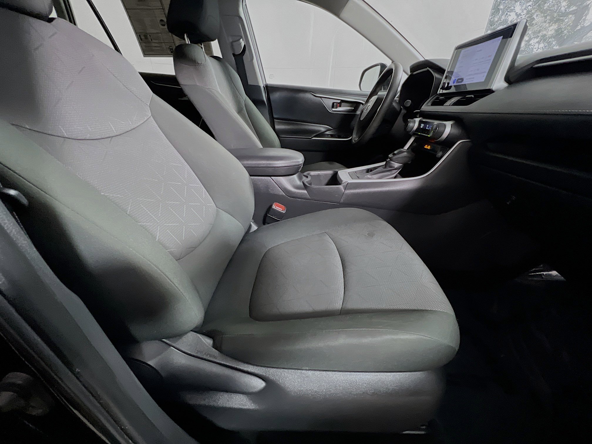 Used 2024 Toyota RAV4 XLE image 31