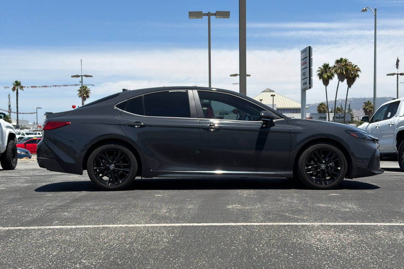 Used 2026 Toyota Camry SE w/ Convenience Package FWD image 3