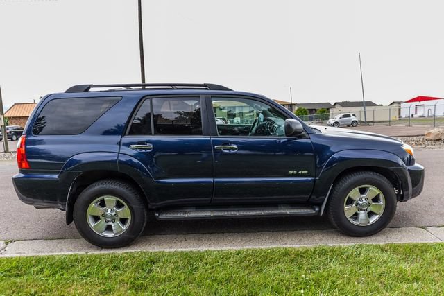 Used 2007 Toyota 4Runner SR5 AWD/4WD image 4