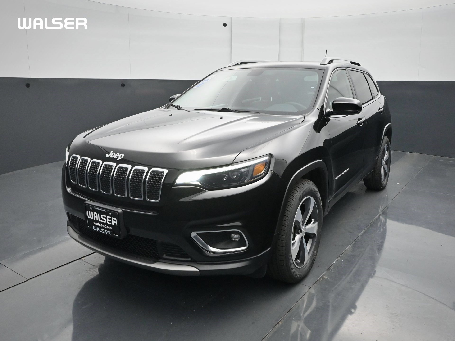 Used 2019 Jeep Cherokee Limited w/ Trailer Tow Group AWD/4WD image 1