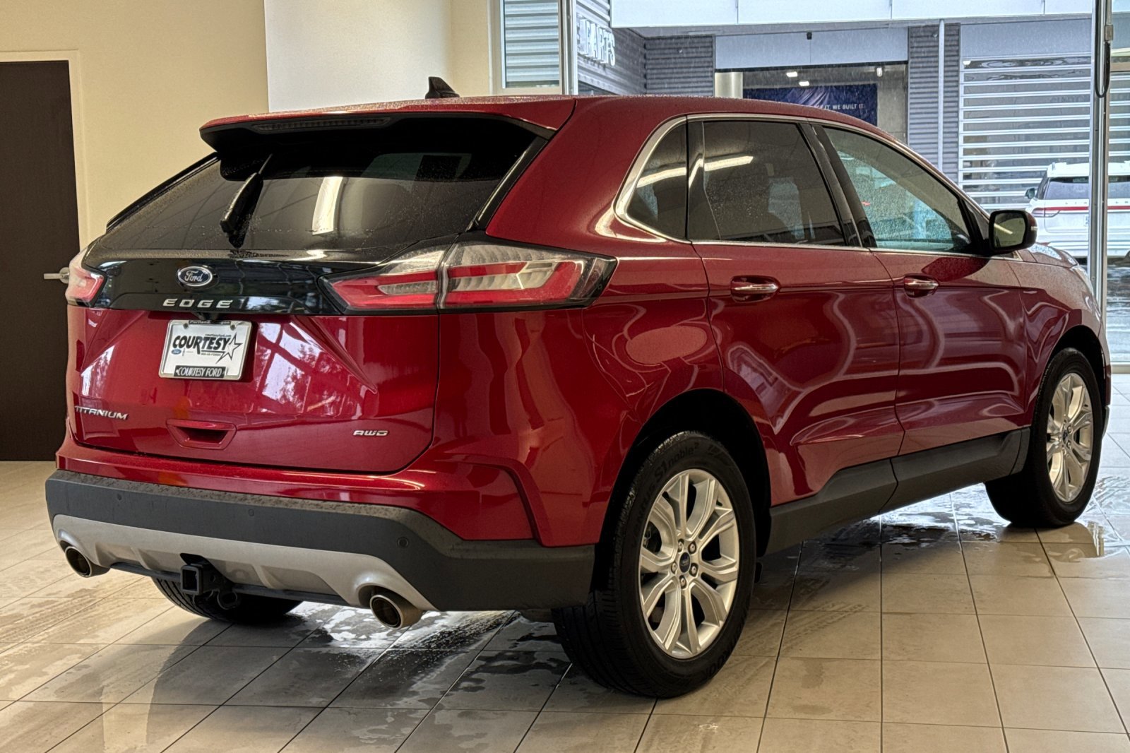 Certified 2022 Ford Edge Titanium w/ Class II Trailer Tow Package image 4