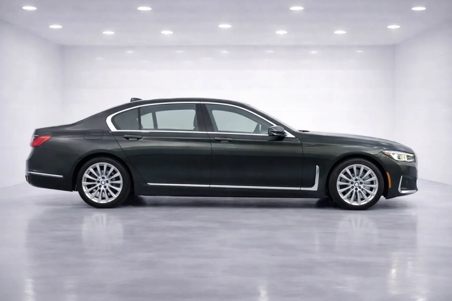 Used 2022 BMW 740i RWD image 6