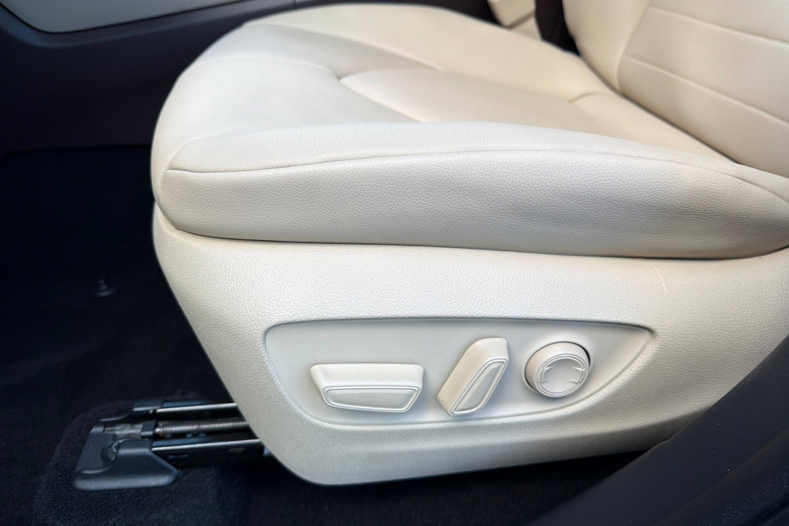 Used 2022 Toyota Highlander XLE image 14