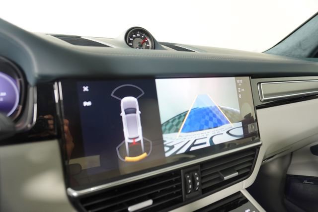 Used 2022 Porsche Cayenne Turbo image 17