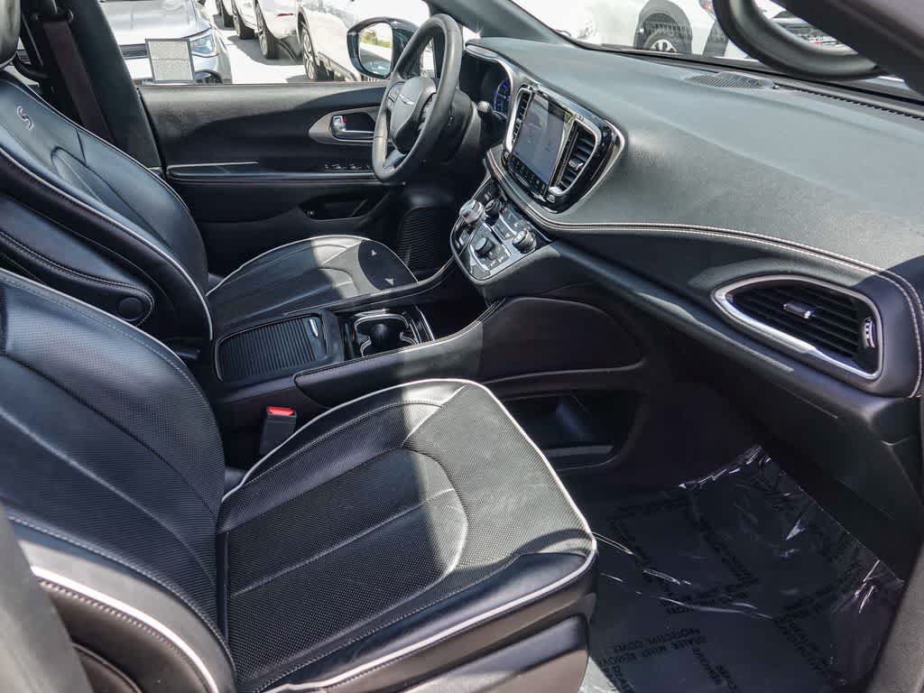 Used 2024 Chrysler Pacifica Premium FWD image 15