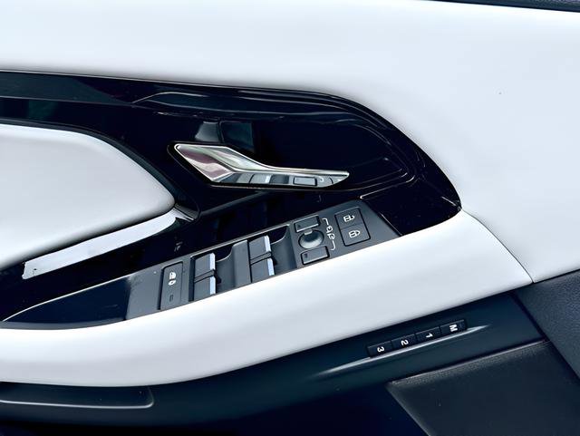 Certified 2026 Land Rover Range Rover Evoque S image 11