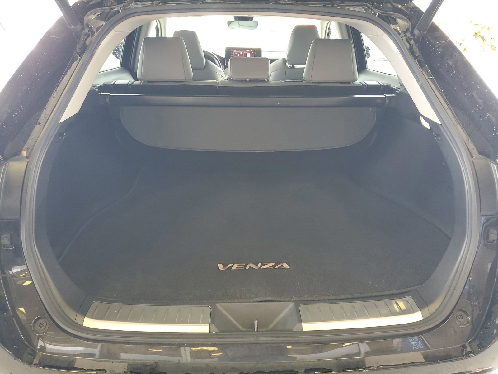 Used 2021 Toyota Venza XLE w/ Carpet Mat Package (TMS) image 29