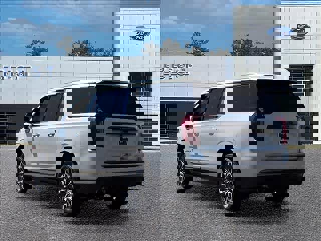 Used 2023 GMC Yukon XL Denali Ultimate AWD/4WD image 5