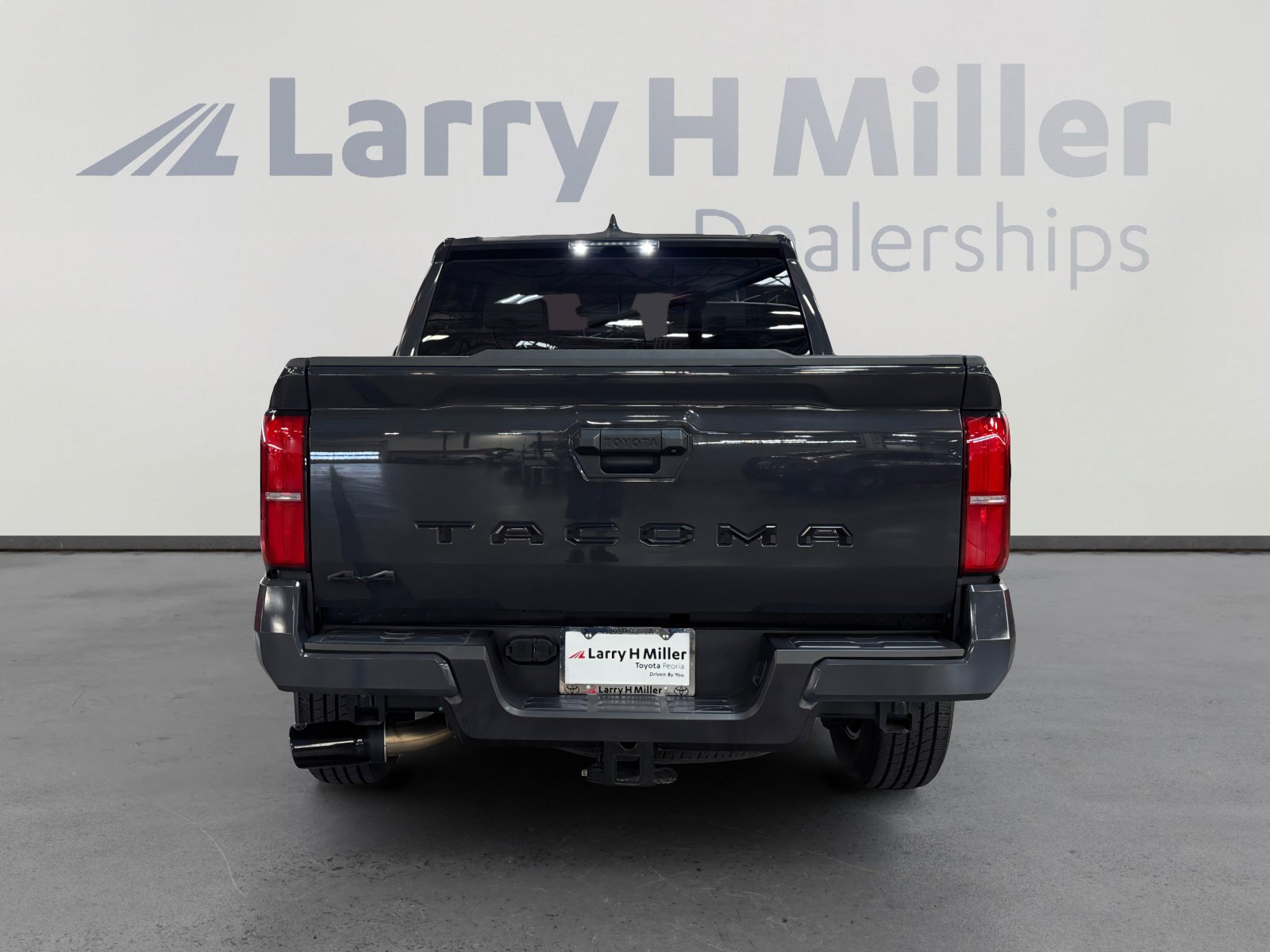 Certified 2025 Toyota Tacoma SR5 AWD/4WD image 4