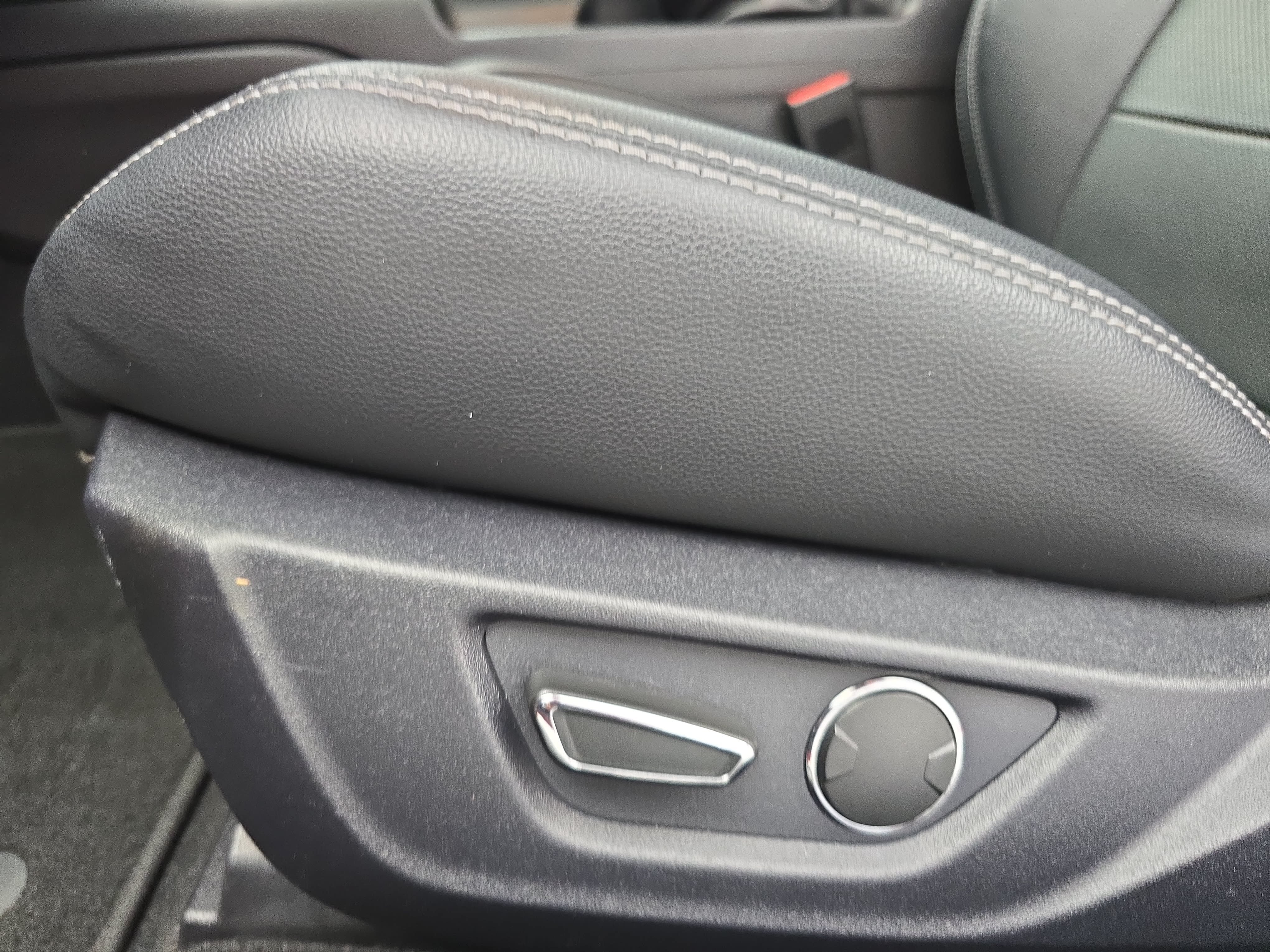 Used 2019 Ford Mustang GT Premium w/ Ford Safe & Smart Package RWD image 28
