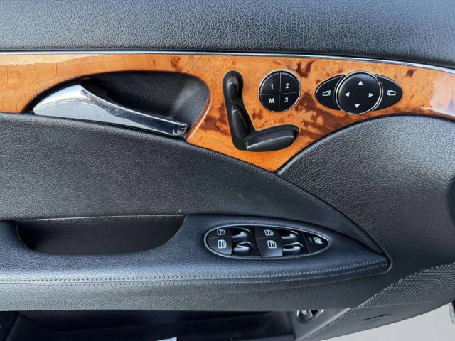 Used 2008 Mercedes-Benz E 350 4MATIC Sedan image 16