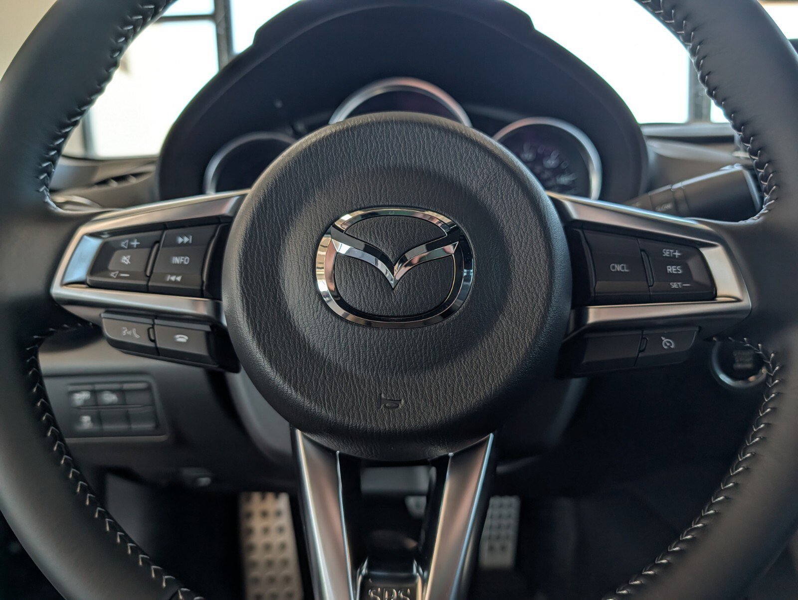New 2026 MAZDA MX-5 Miata Club w/ Interior Package RWD image 16