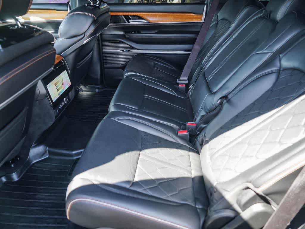 Certified 2022 Jeep Grand Wagoneer Series III w/ Flexible Seating Group AWD/4WD image 18