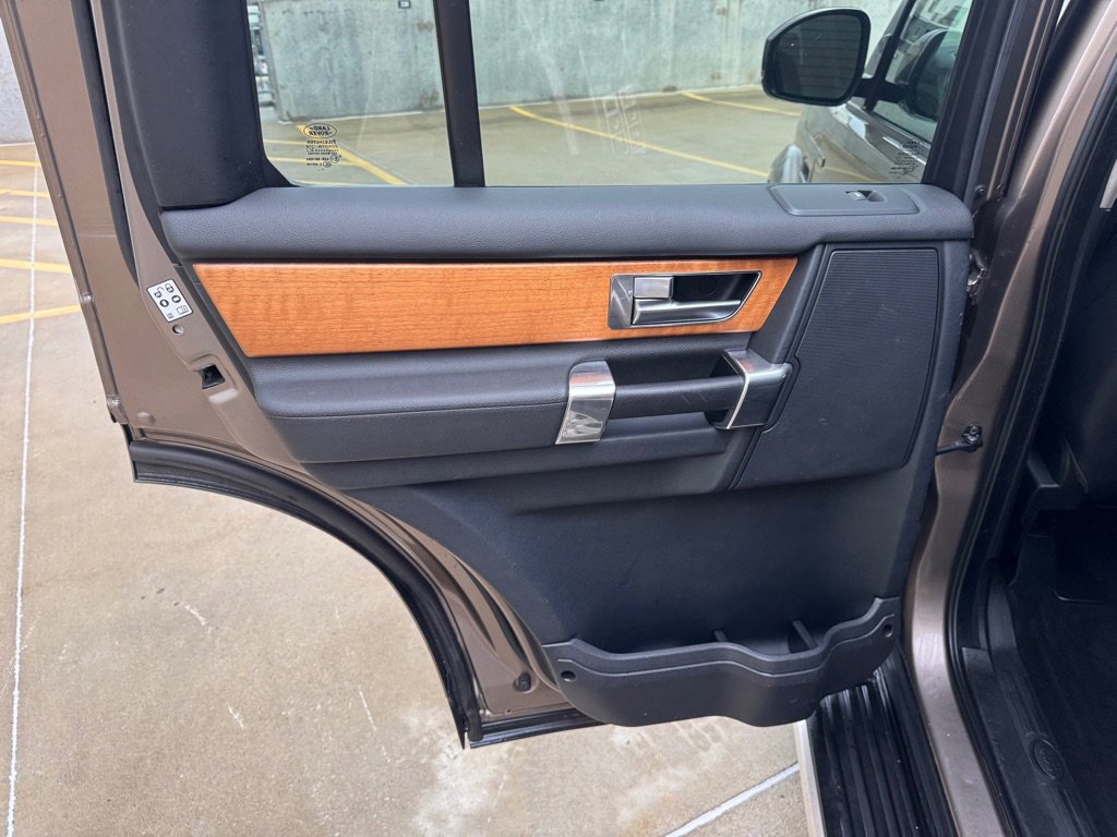 Used 2015 Land Rover LR4 HSE AWD/4WD image 25