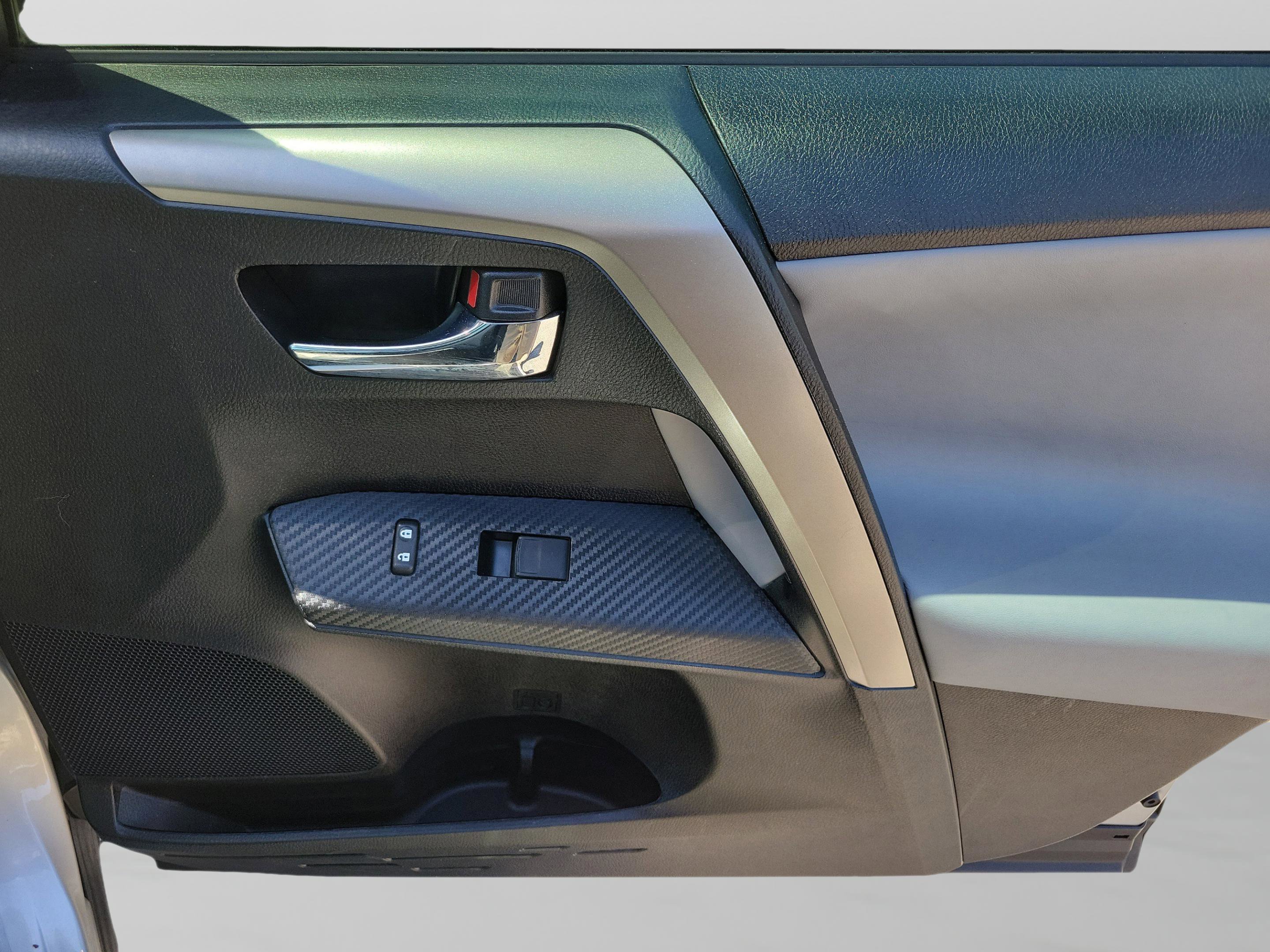 Used 2015 Toyota RAV4 Limited w/ Technology Package image 22