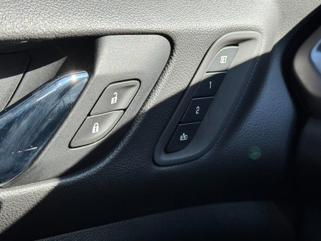 Used 2021 GMC Acadia AT4 w/ Technology Package image 16