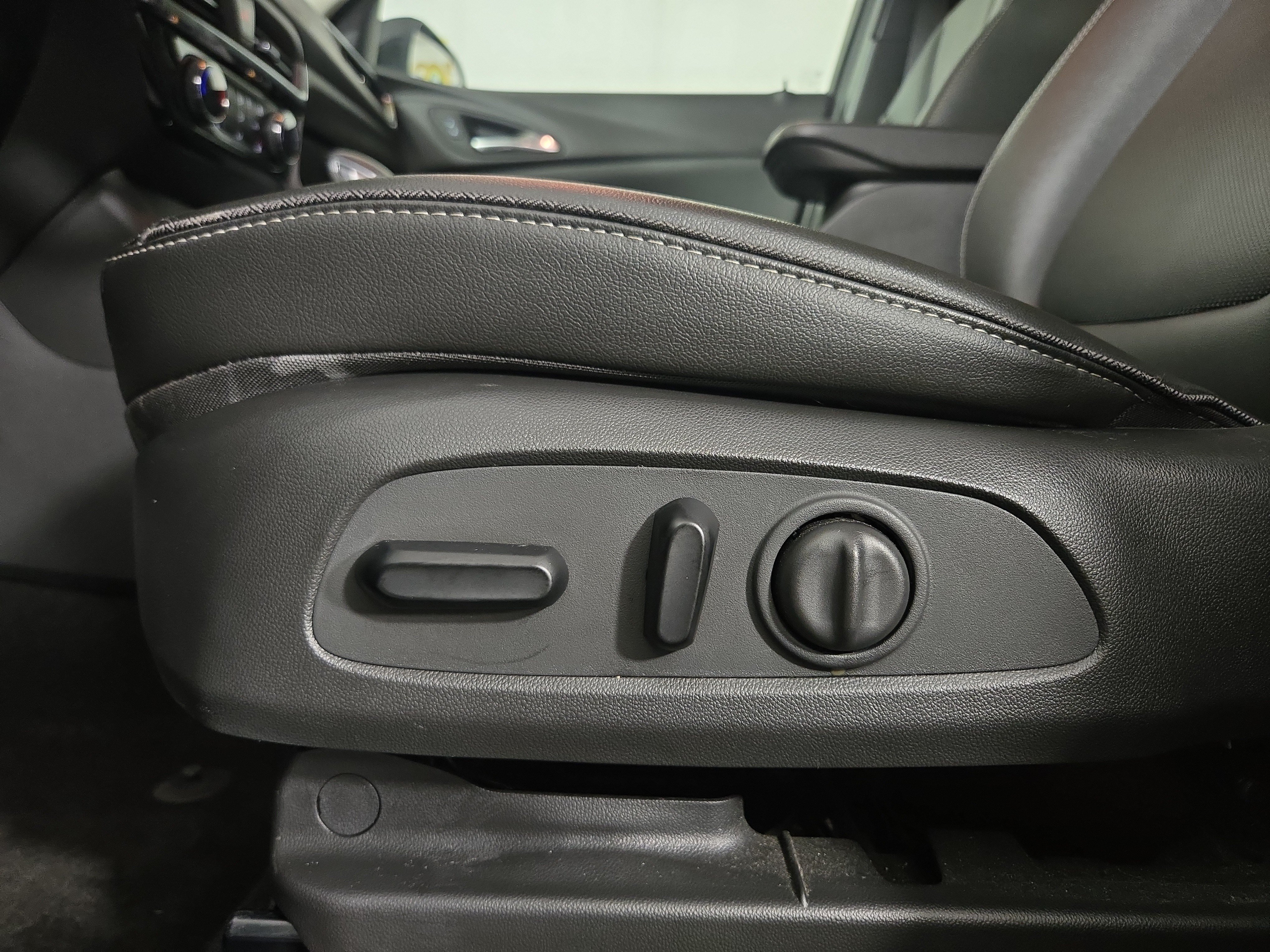Used 2024 Buick Encore GX Sport Touring w/ Comfort Package FWD image 29
