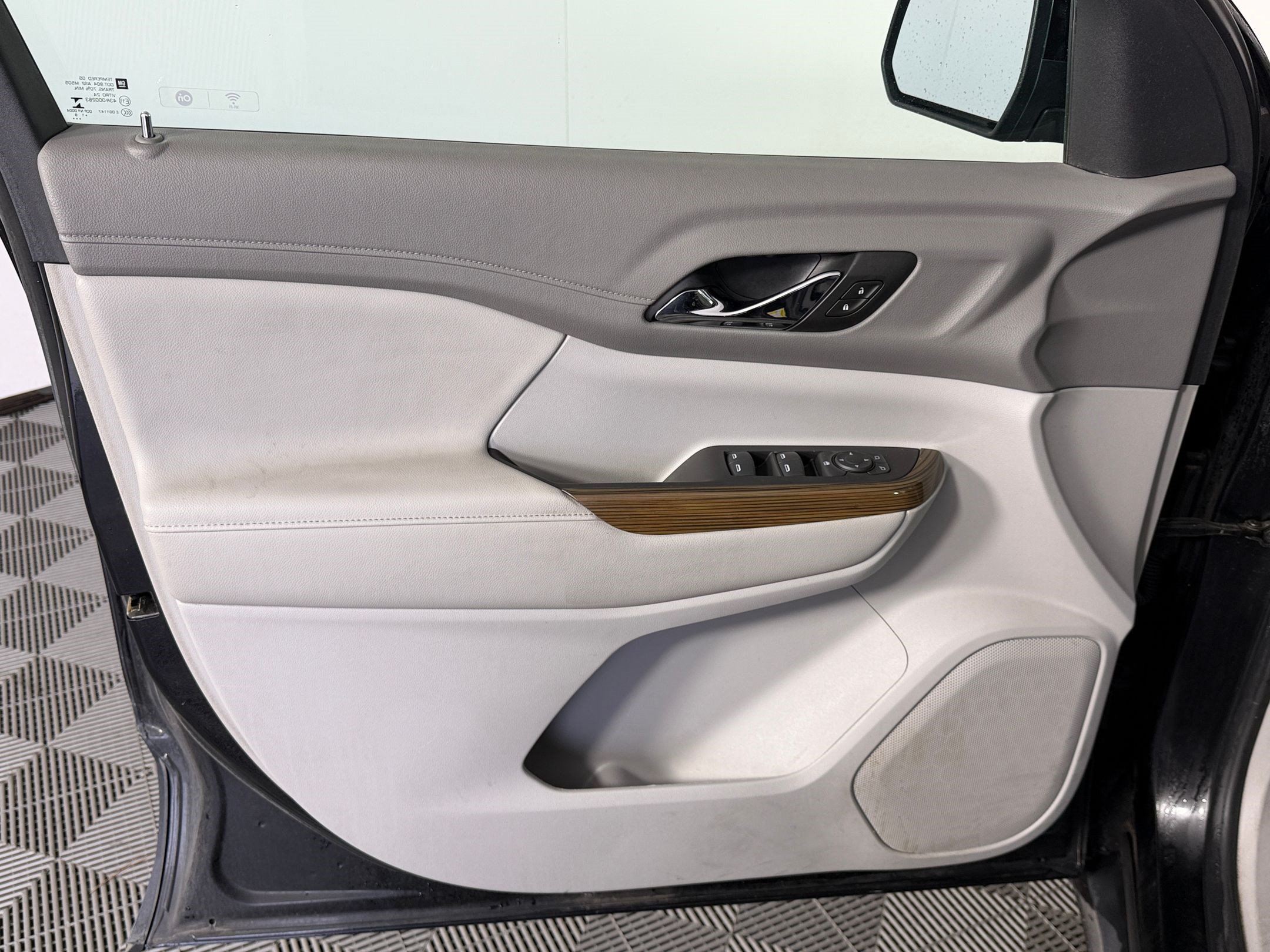 Used 2019 GMC Acadia SLE FWD image 11
