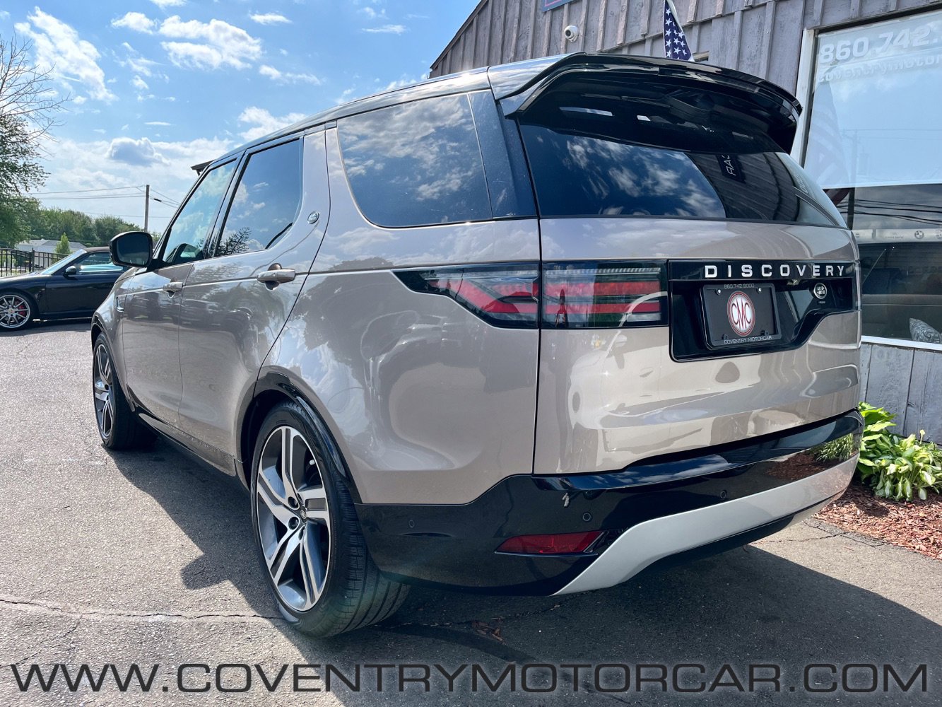 Used 2023 Land Rover Discovery Metropolitan Edition AWD/4WD image 7