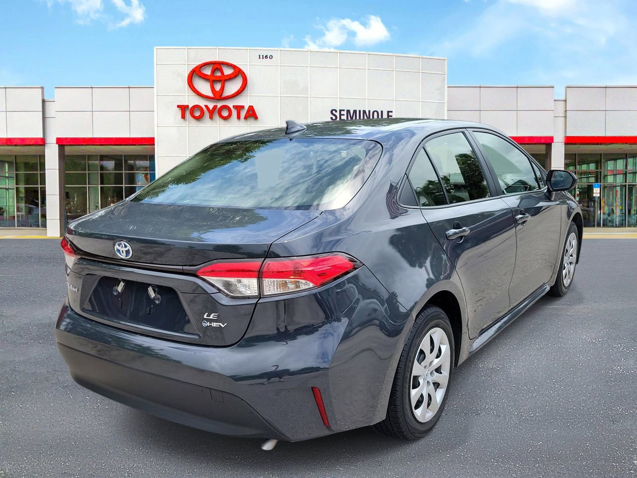 Used 2025 Toyota Corolla LE w/ Convenience Package image 3