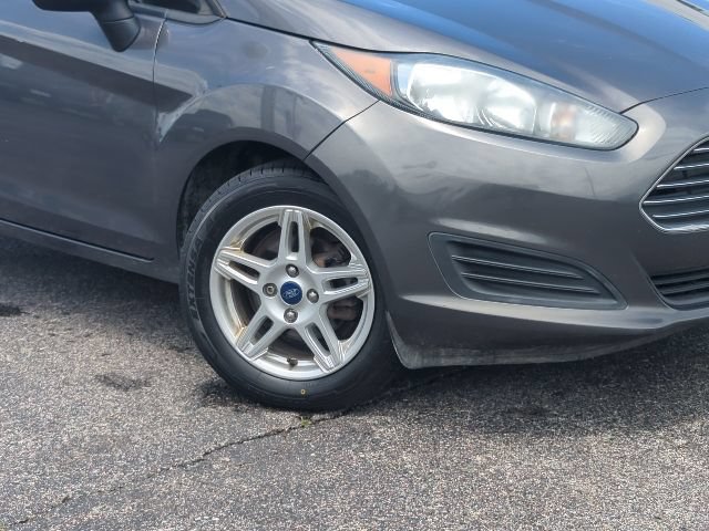 Used 2017 Ford Fiesta SE FWD image 2