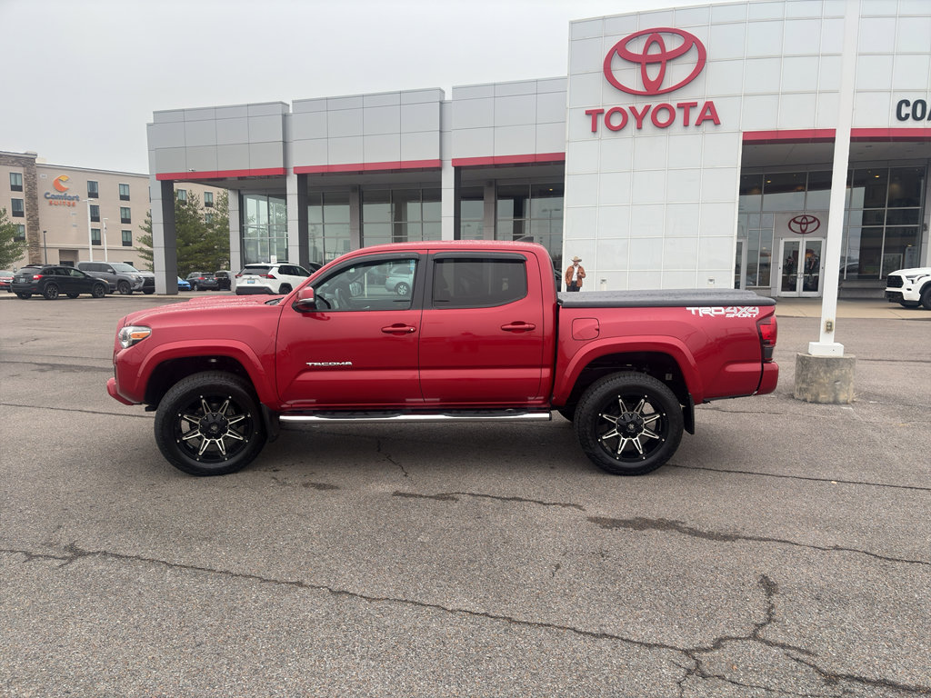 Used 2019 Toyota Tacoma TRD Sport image 2