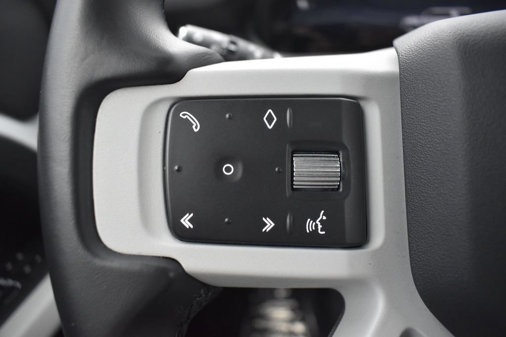 Used 2023 Land Rover Defender 130 X-Dynamic SE AWD/4WD image 17