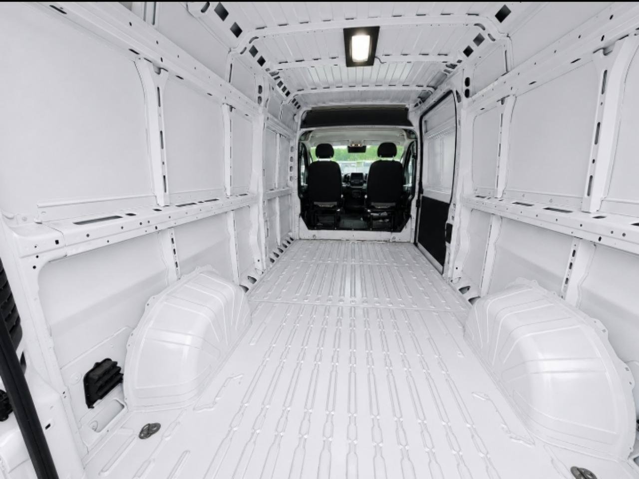 Used 2025 RAM ProMaster 2500 w/ Convenience Group FWD image 8