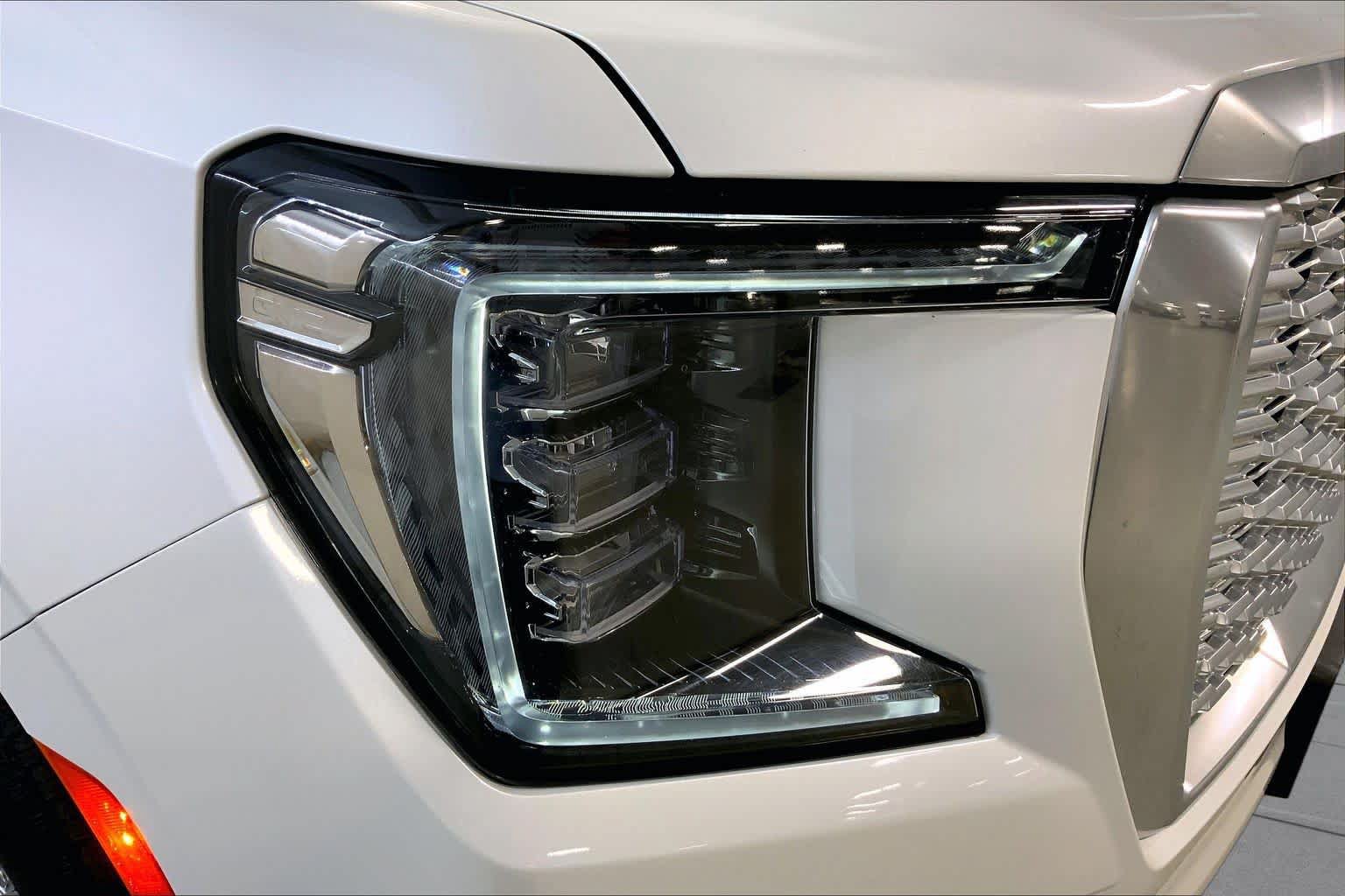Used 2023 GMC Yukon XL Denali w/ Advanced Technology Package AWD/4WD image 27