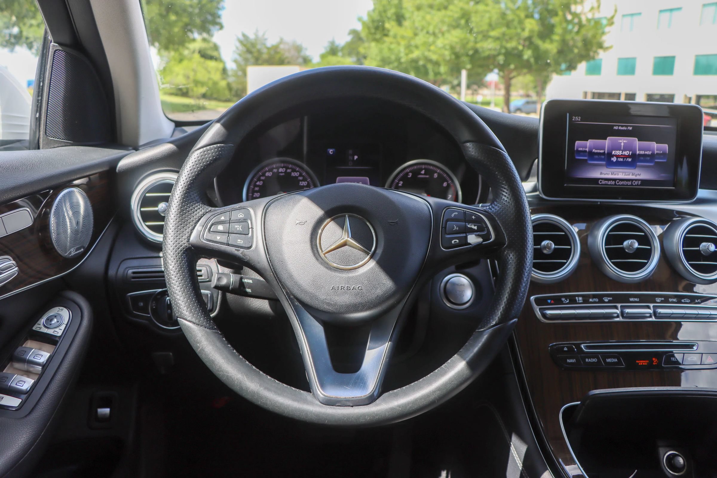 Used 2016 Mercedes-Benz GLC 300 w/ Premium Package image 27