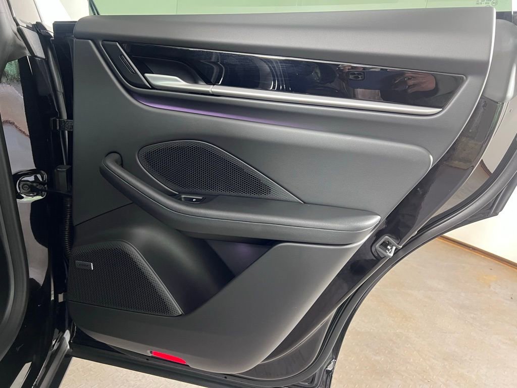 Certified 2025 Porsche Macan Electric image 27