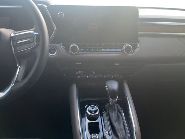 Used 2023 GMC Canyon Denali image 11