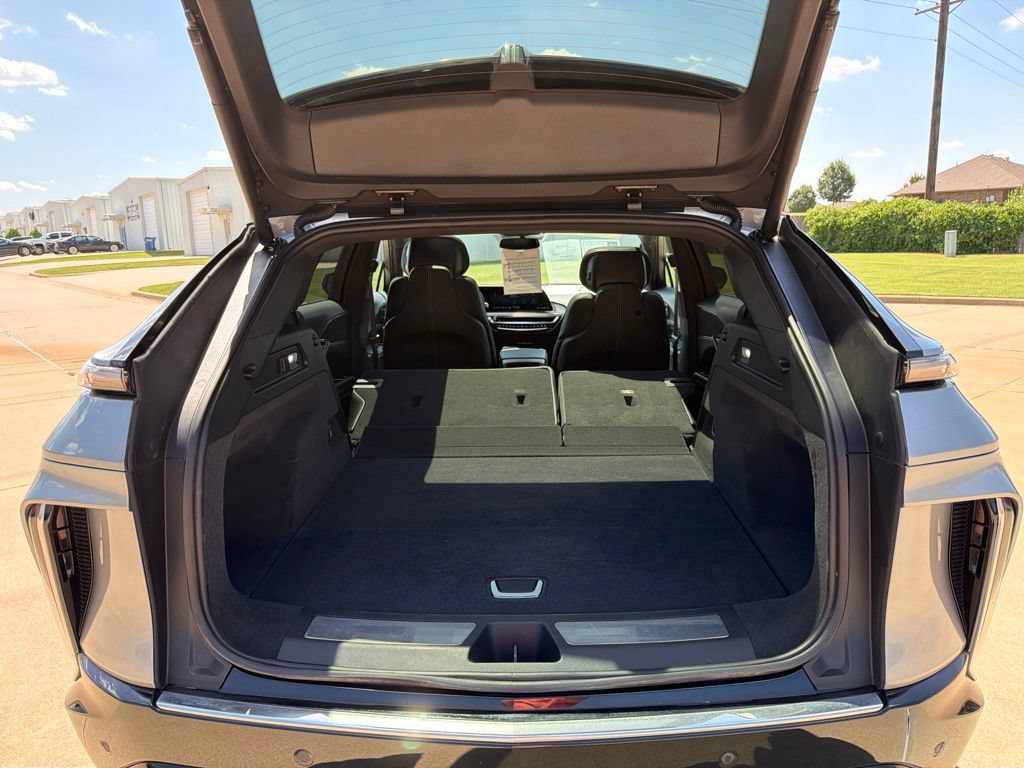 Certified 2024 Cadillac Lyriq Luxury RWD image 10