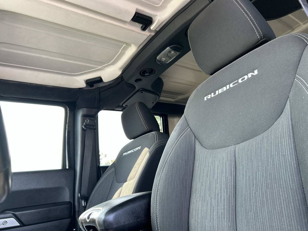 Used 2018 Jeep Wrangler Unlimited Rubicon w/ Connectivity Group AWD/4WD image 21