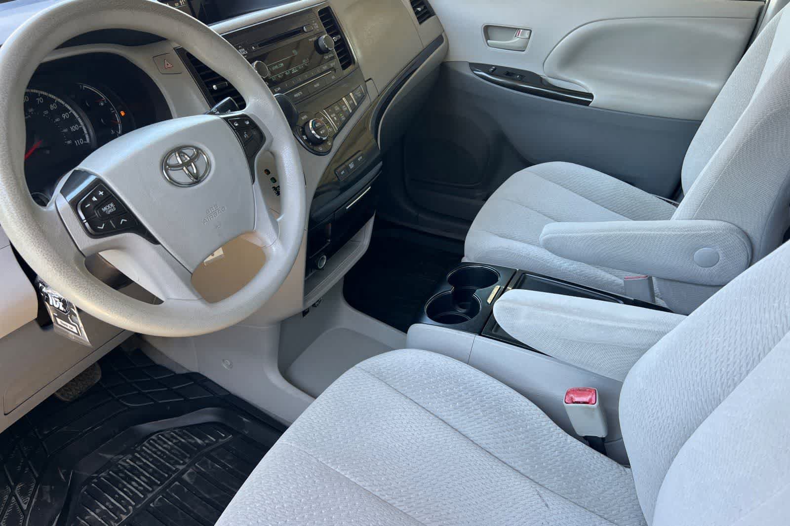 Used 2014 Toyota Sienna LE FWD image 14