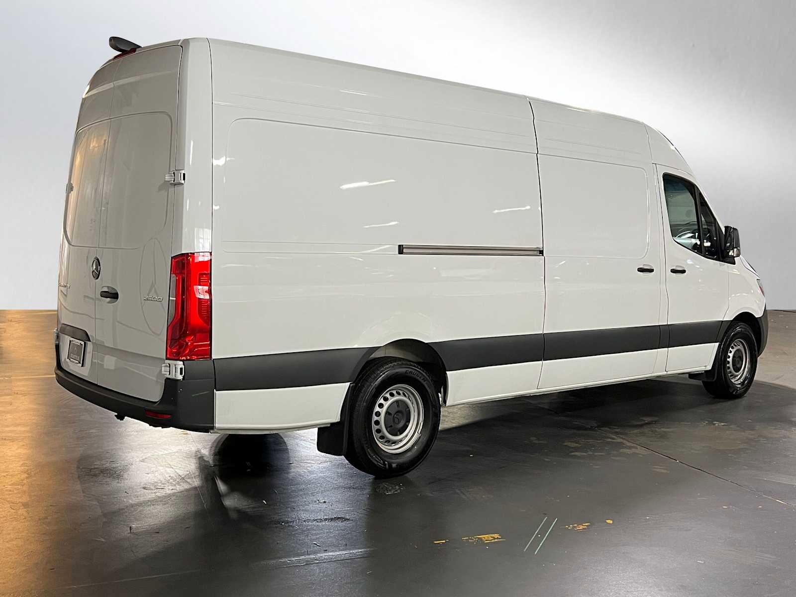 Used 2025 Mercedes-Benz Sprinter 2500 image 3