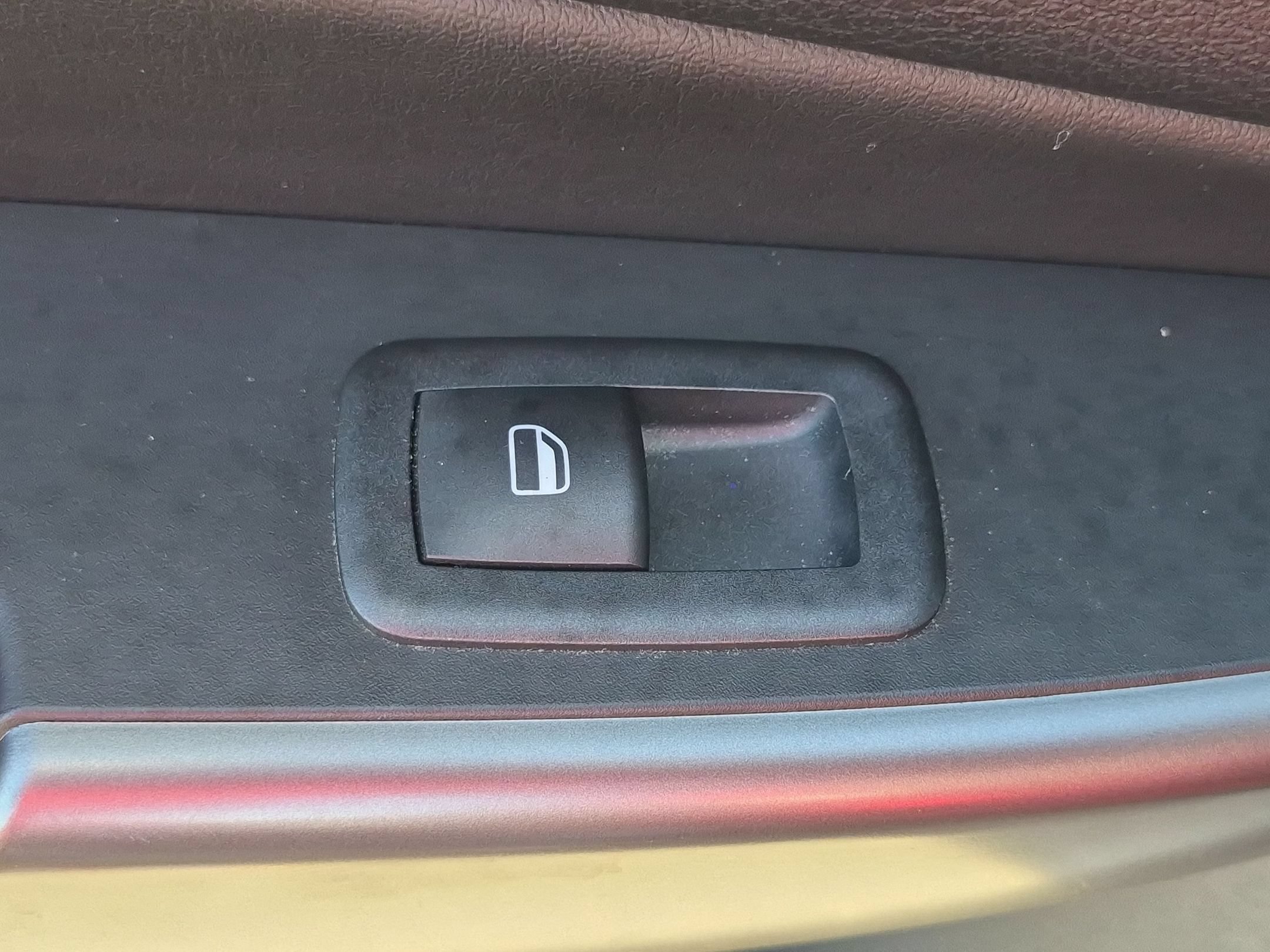 Used 2019 Jeep Cherokee Latitude Plus w/ Comfort/Convenience Group FWD image 28