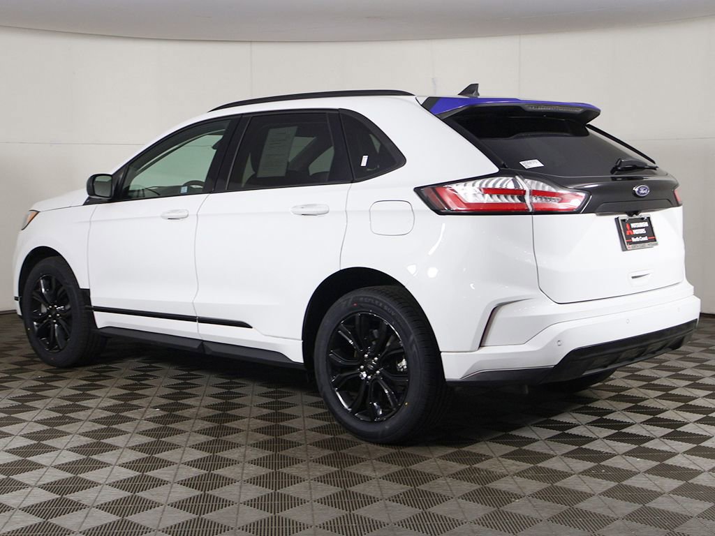 Used 2024 Ford Edge SE w/ Black Appearance Package image 6