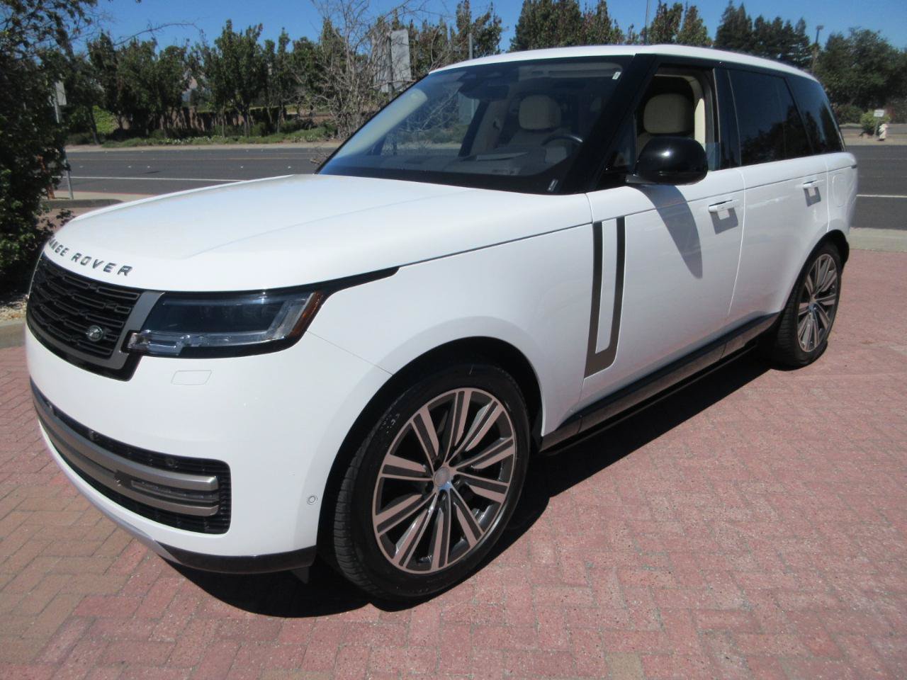 Used 2023 Land Rover Range Rover SE