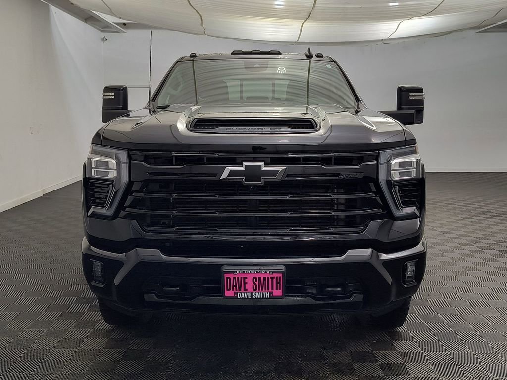 Used 2024 Chevrolet Silverado 2500 LT w/ Midnight Edition AWD/4WD image 6