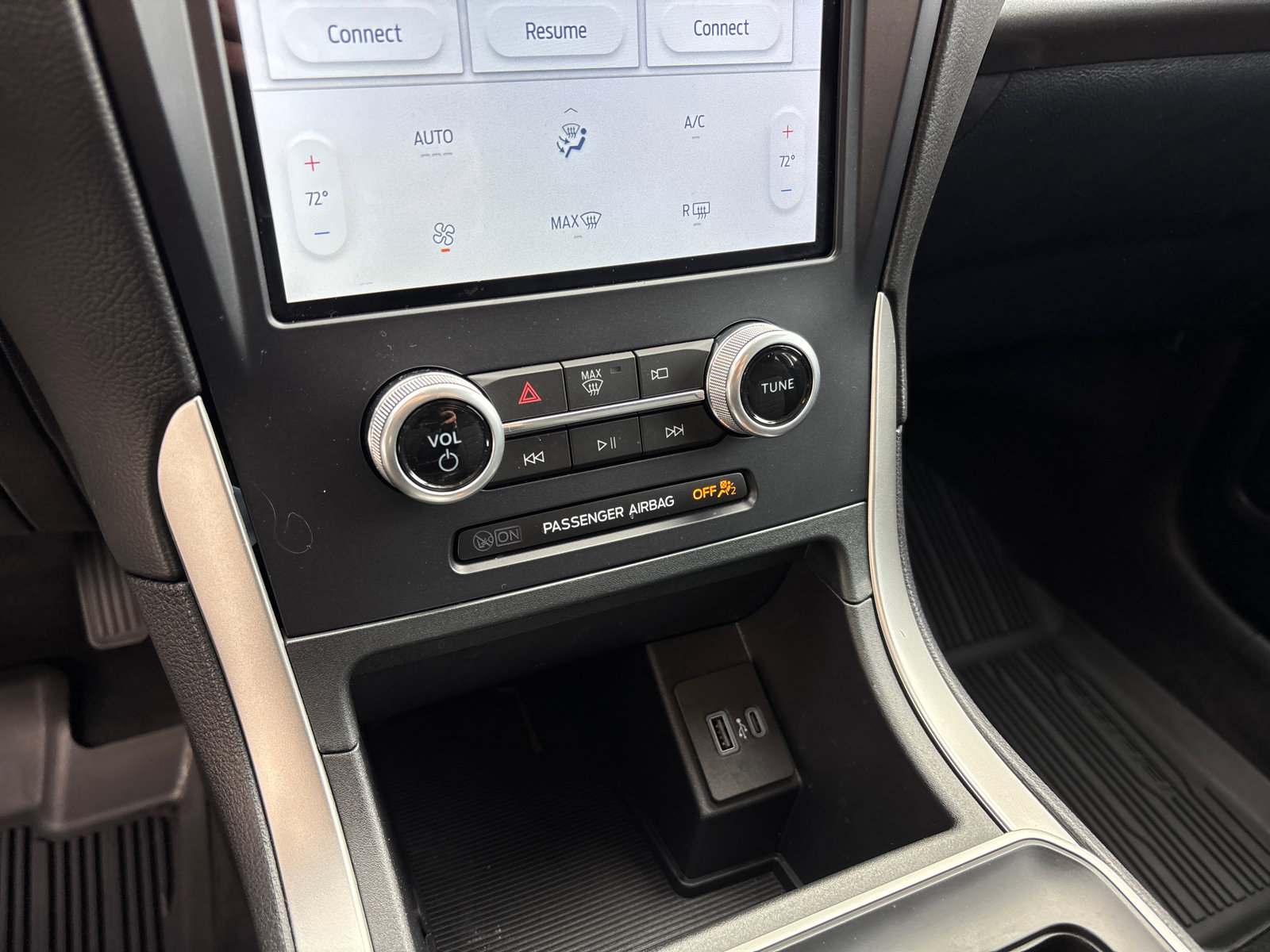 Used 2023 Ford Edge SE w/ Black Appearance Package image 22