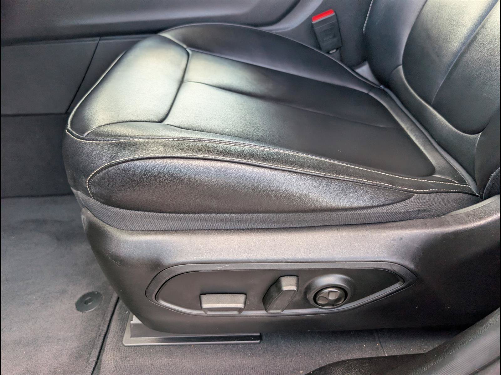 Used 2024 Jeep Grand Cherokee Limited RWD image 9