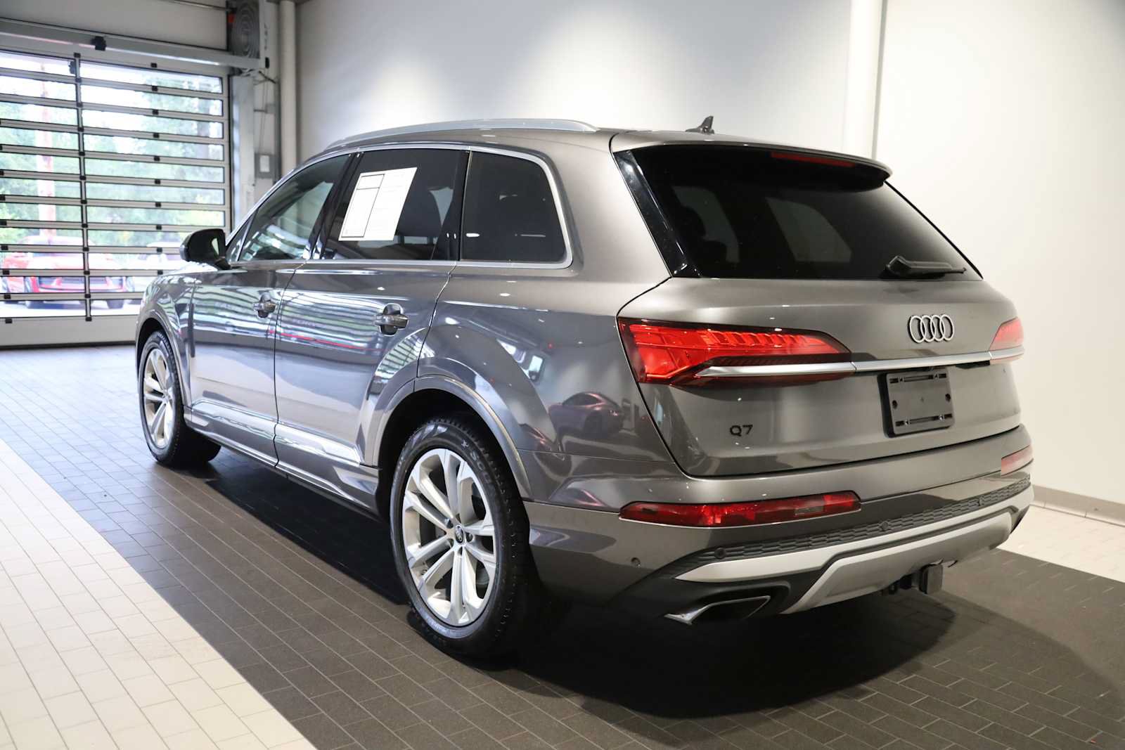 Used 2025 Audi Q7 3.0T Prestige w/ Prestige Package AWD/4WD image 3
