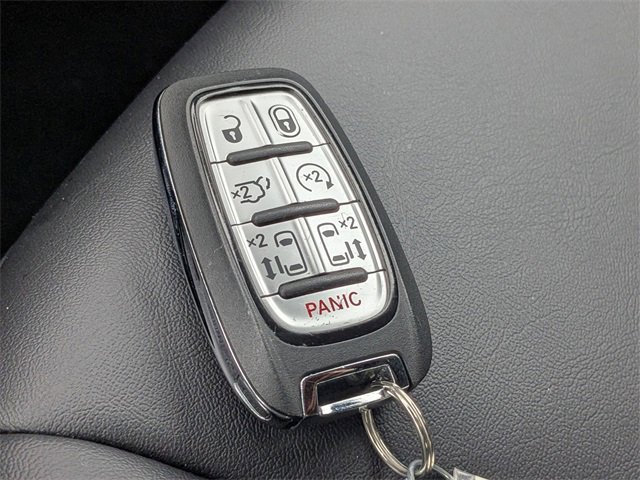 Used 2025 Chrysler Pacifica Select image 27