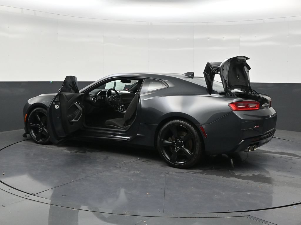 Used 2018 Chevrolet Camaro SS RWD image 31