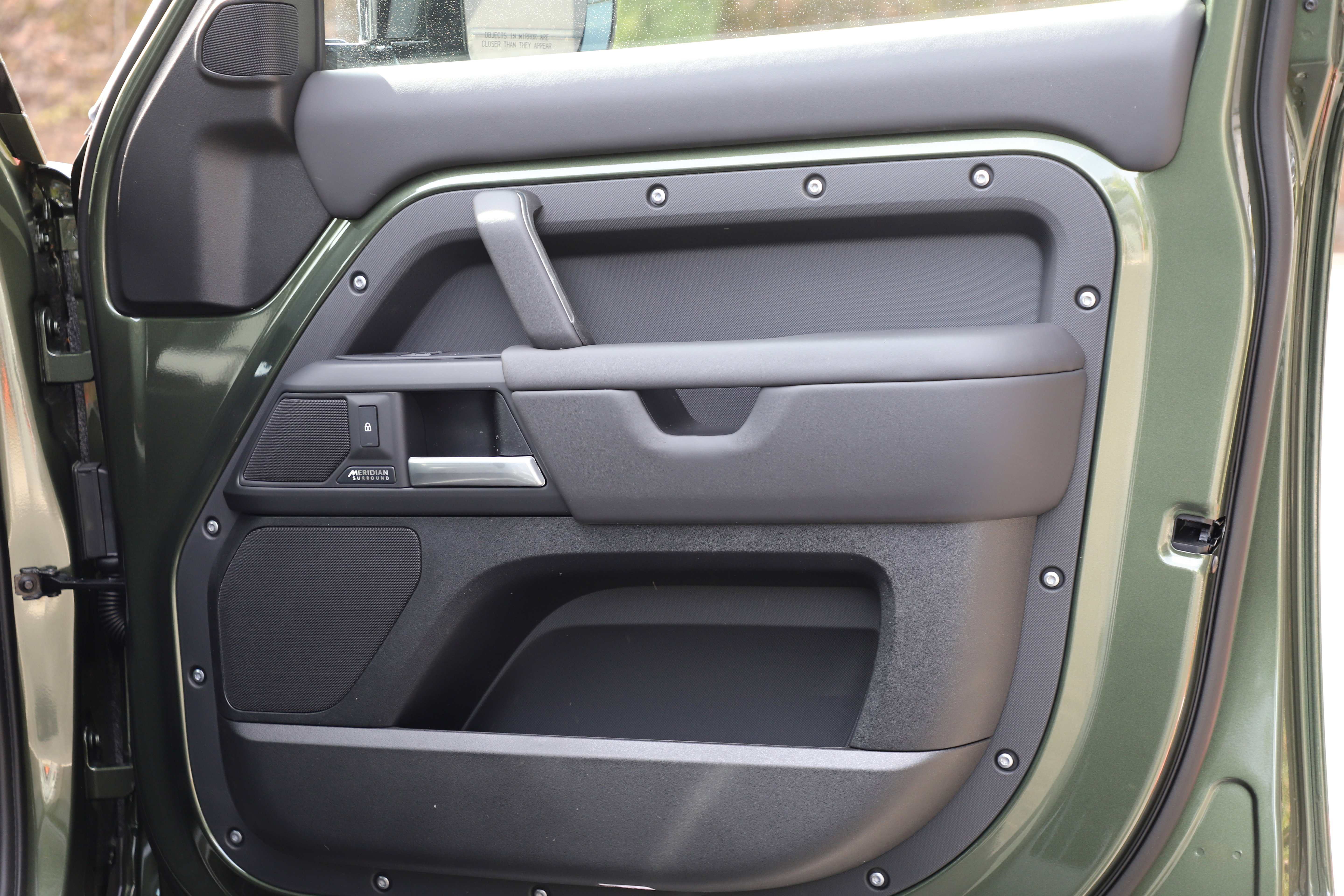 New 2026 Land Rover Defender 110 X-Dynamic SE image 7