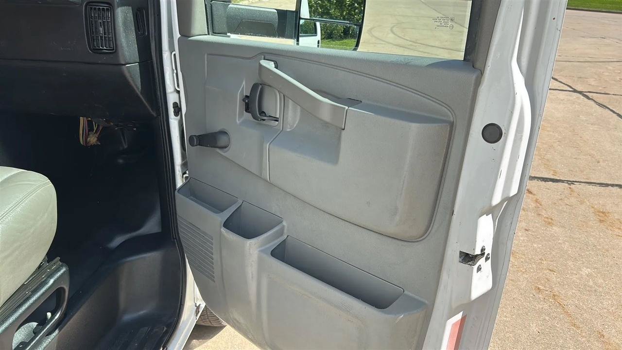Used 2019 Chevrolet Express 3500 Extended w/ Driver Convenience Package RWD image 47